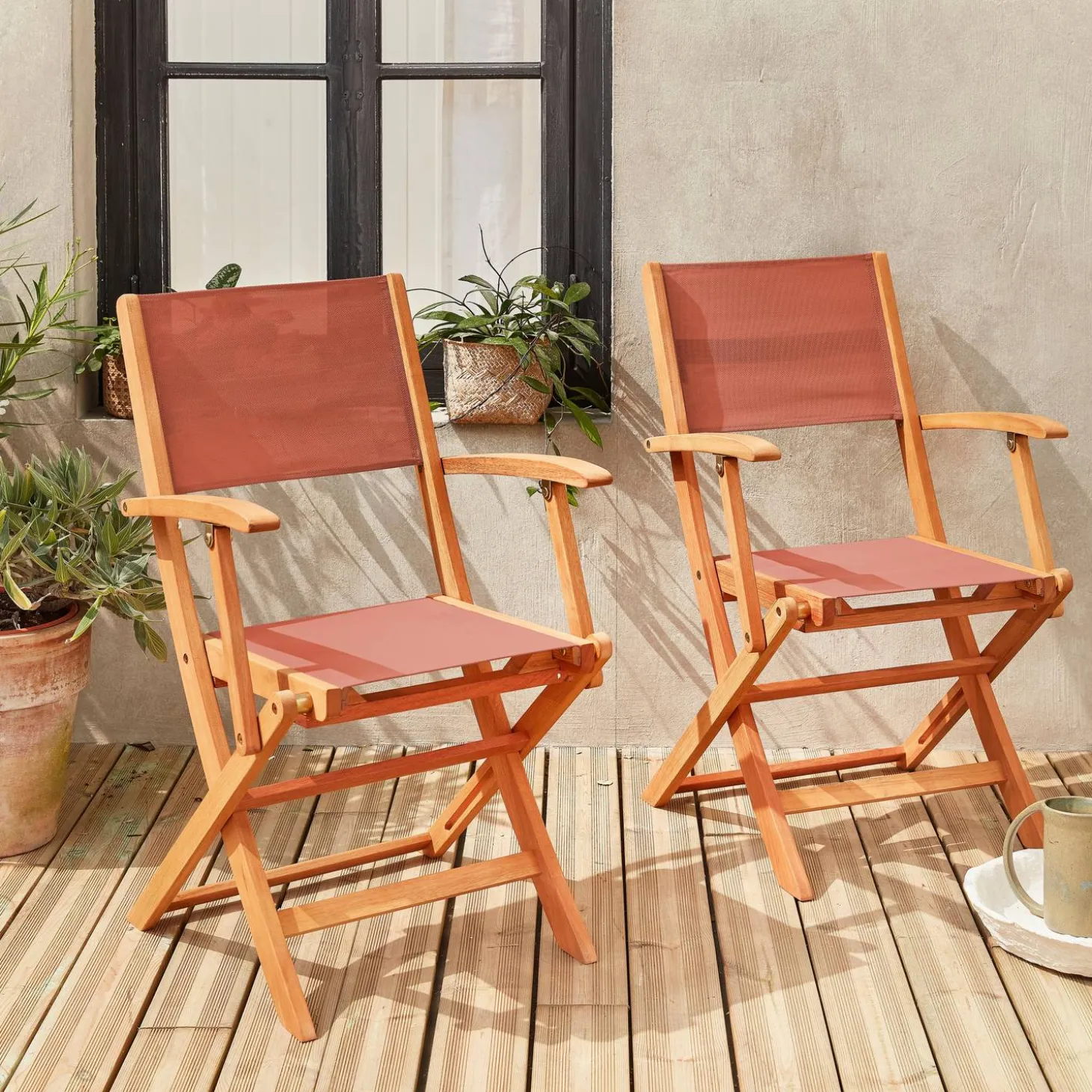 Set van twee houten armstoelen