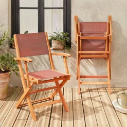 Set van twee houten armstoelen