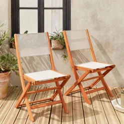 Set van twee houten klapstoelen