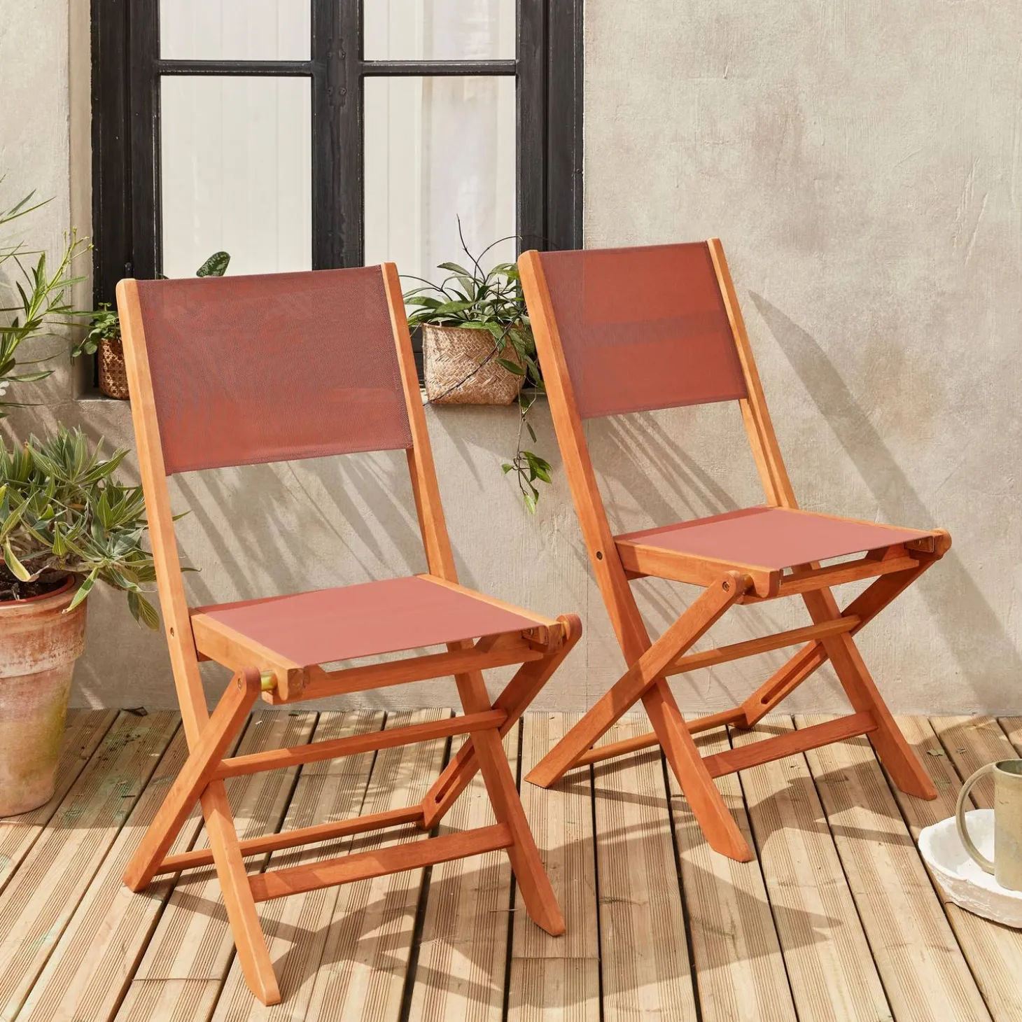 Set van twee houten klapstoelen