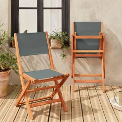 Set van twee houten klapstoelen