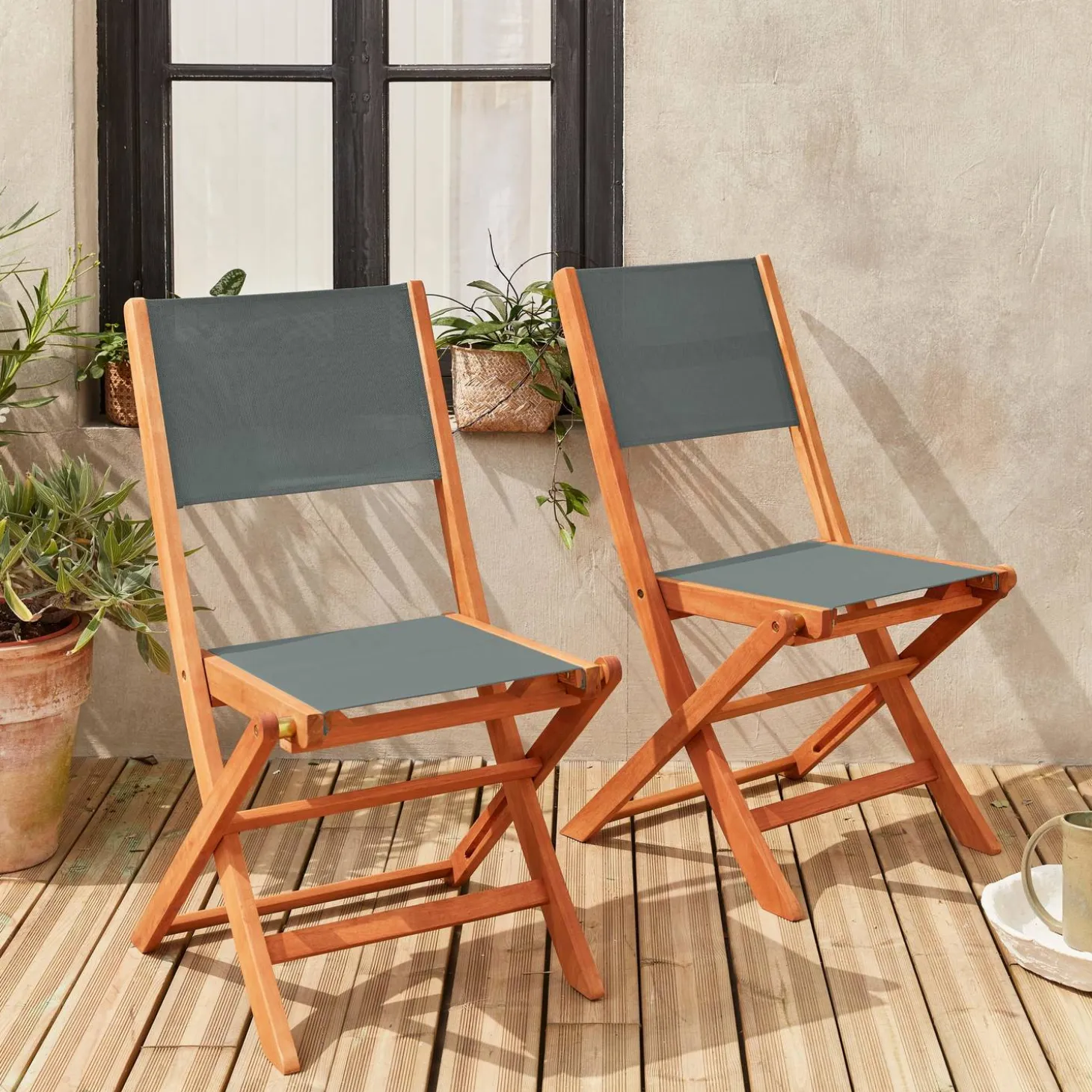 Set van twee houten klapstoelen