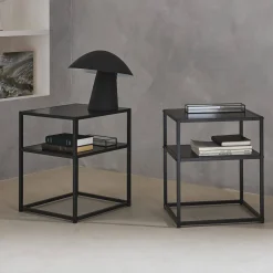 Set van 2 zwart metalen nachtkastjes met legplanken
