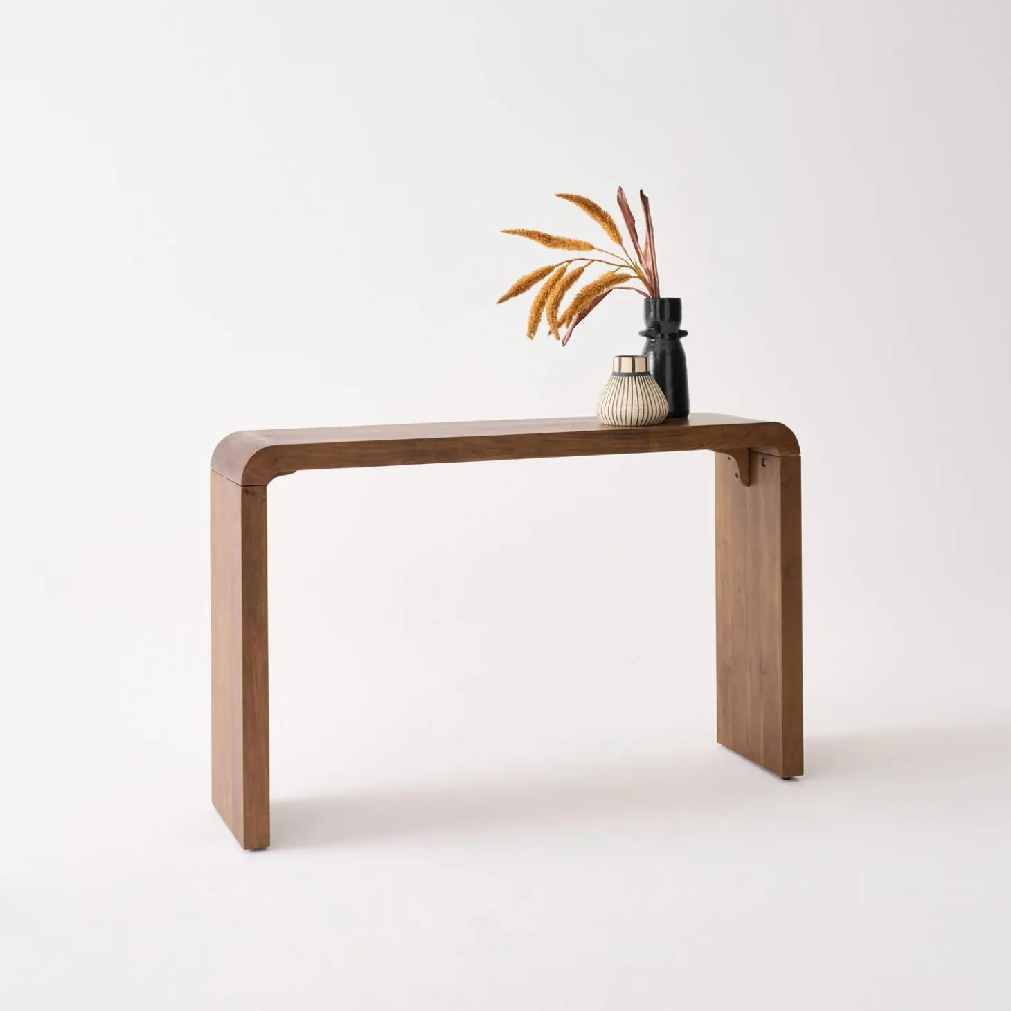 Sidetable van acaciahout