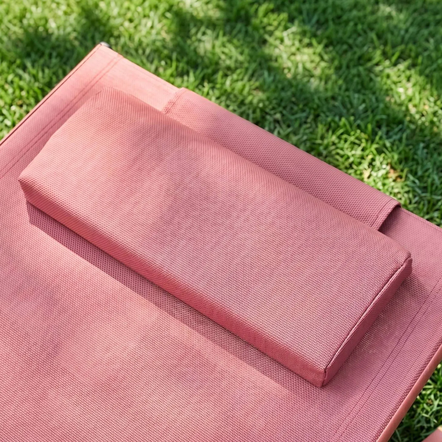 Stapelbare ligstoelen met meerdere posities, hoofdkussen en wieltjes (set van 2)