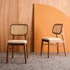 Stoel van walnootkleurig hout rotan en bouclé (set van 2)