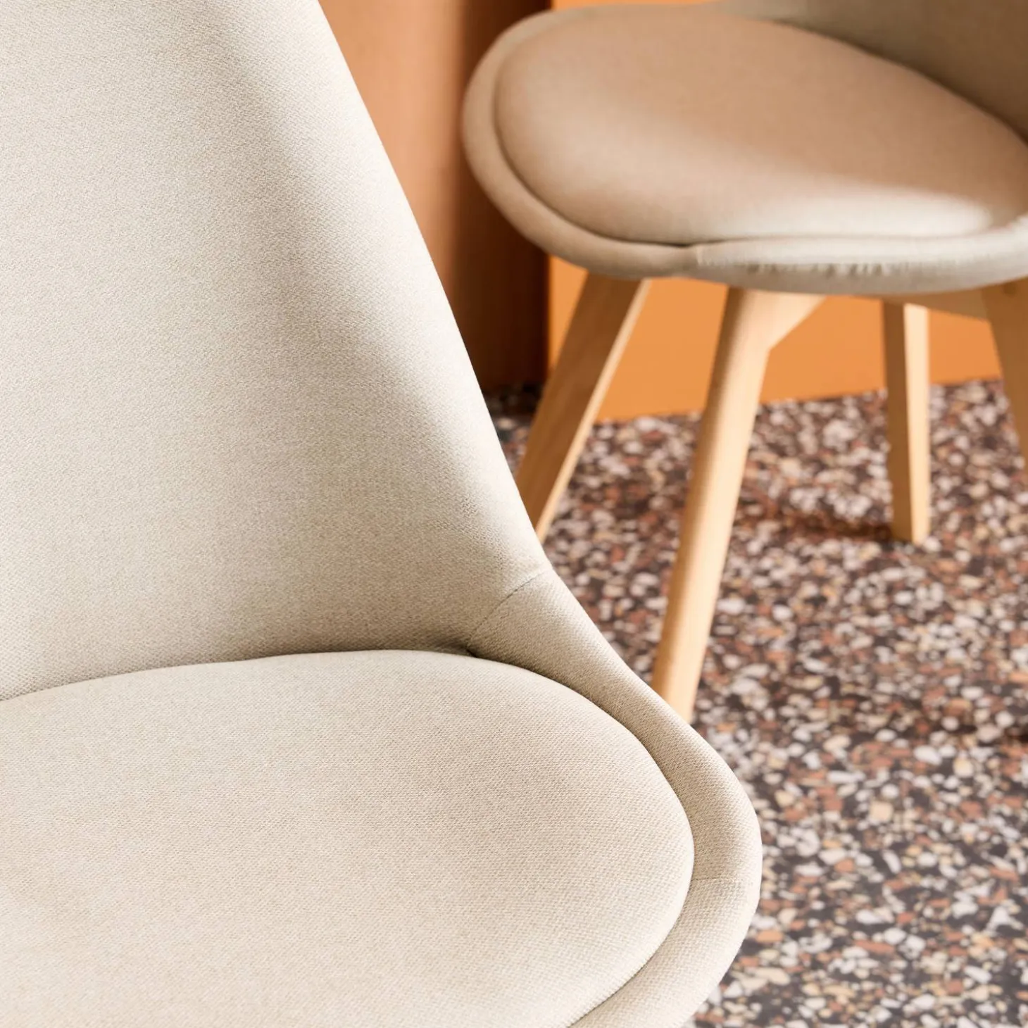 Stoffen Scandinavische stoelen met beukenhouten poten (set van 4)