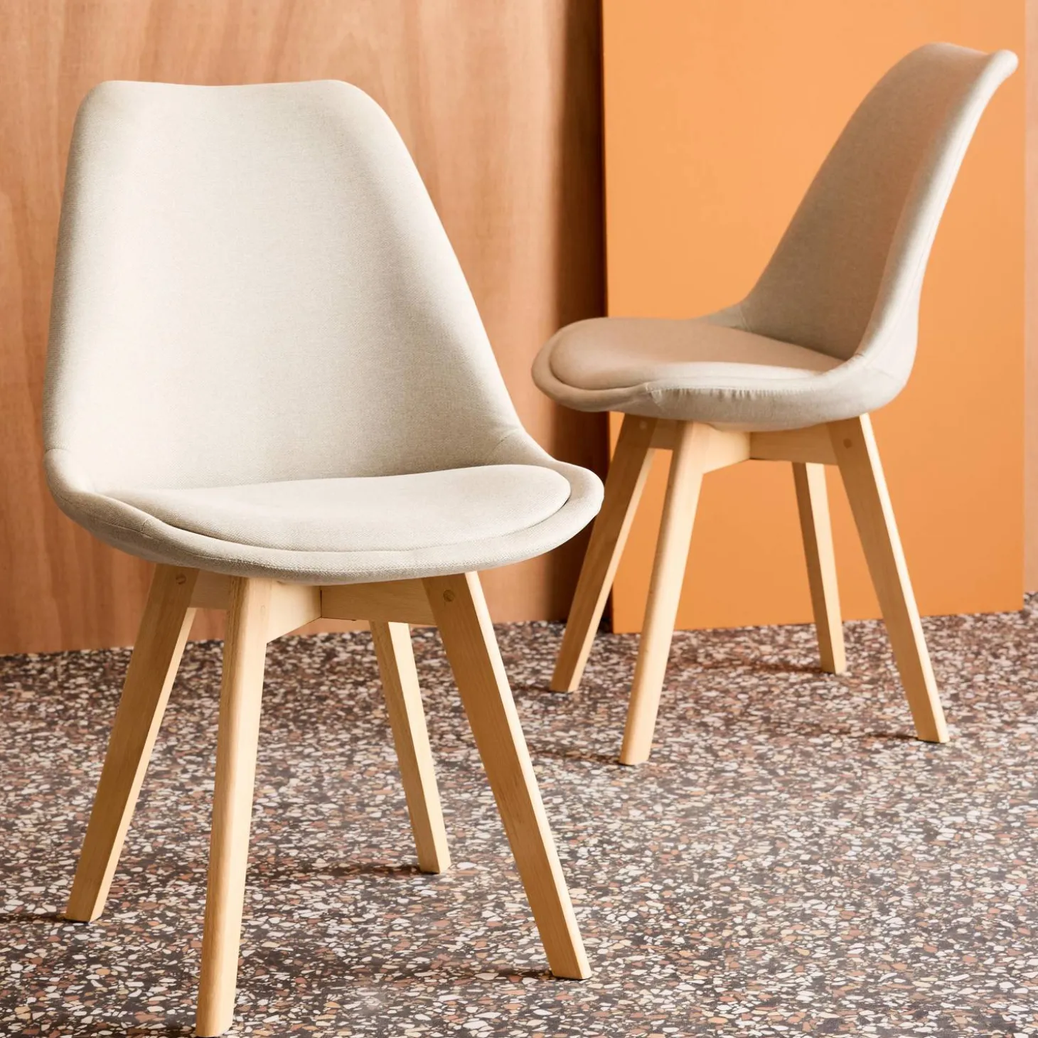 Stoffen Scandinavische stoelen met beukenhouten poten (set van 4)