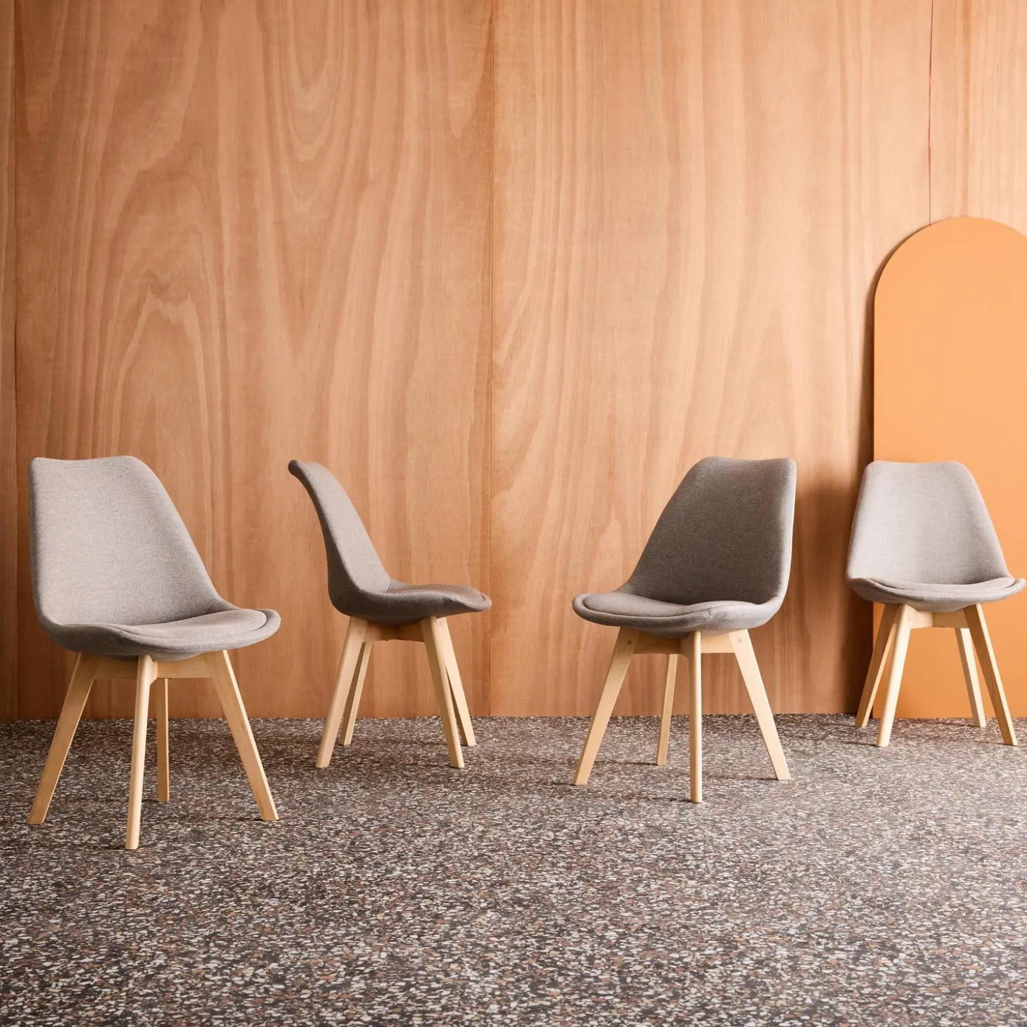 Stoffen Scandinavische stoelen met beukenhouten poten (set van 4)