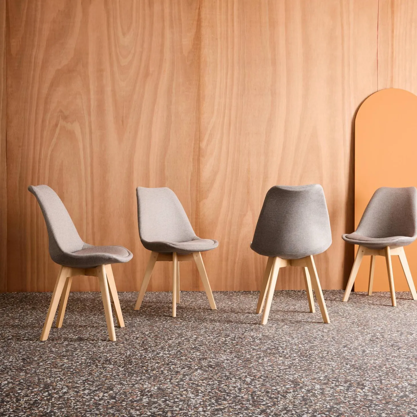 Stoffen Scandinavische stoelen met beukenhouten poten (set van 4)