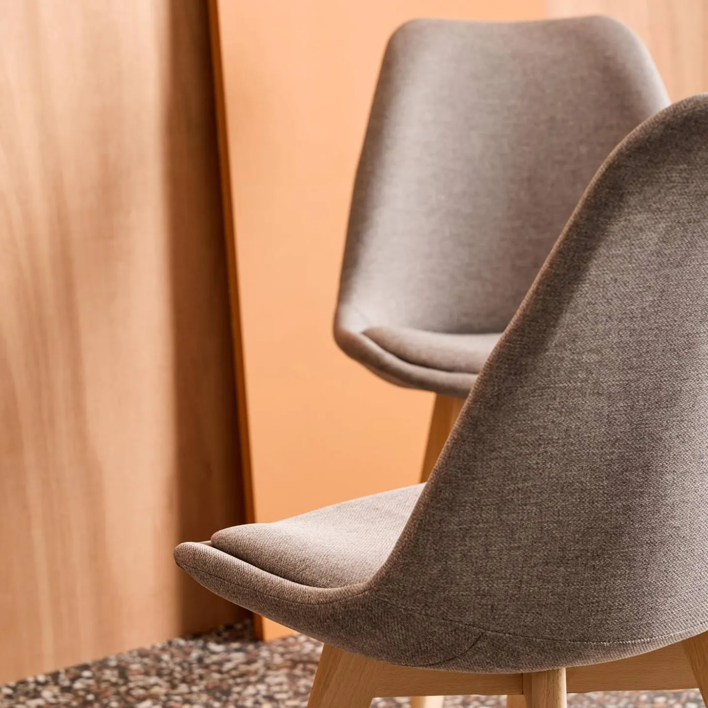 Stoffen Scandinavische stoelen met beukenhouten poten (set van 4)