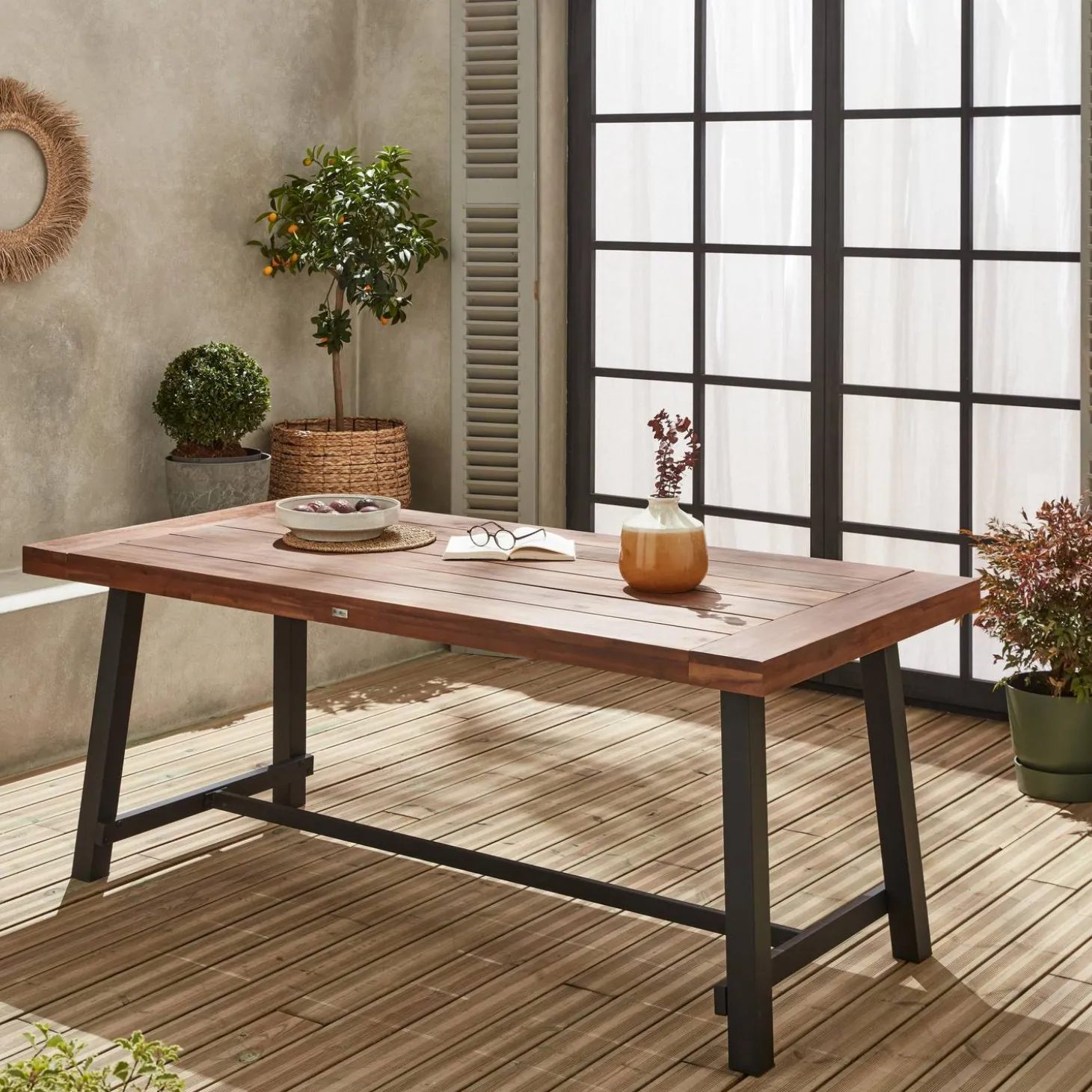 Tafel van hout en metaal, 190cm, 6-8 zitplaatsen