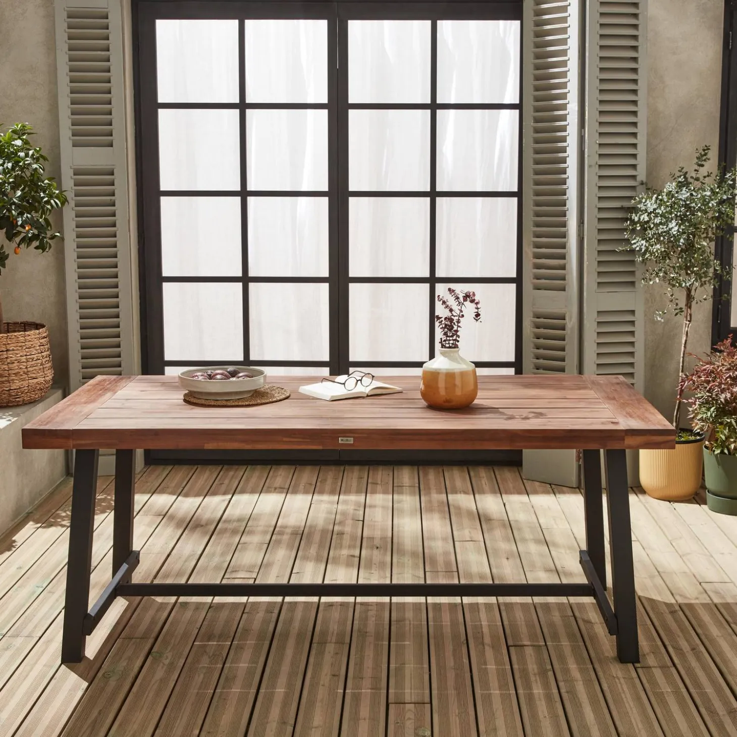 Tafel van hout en metaal, 190cm, 6-8 zitplaatsen