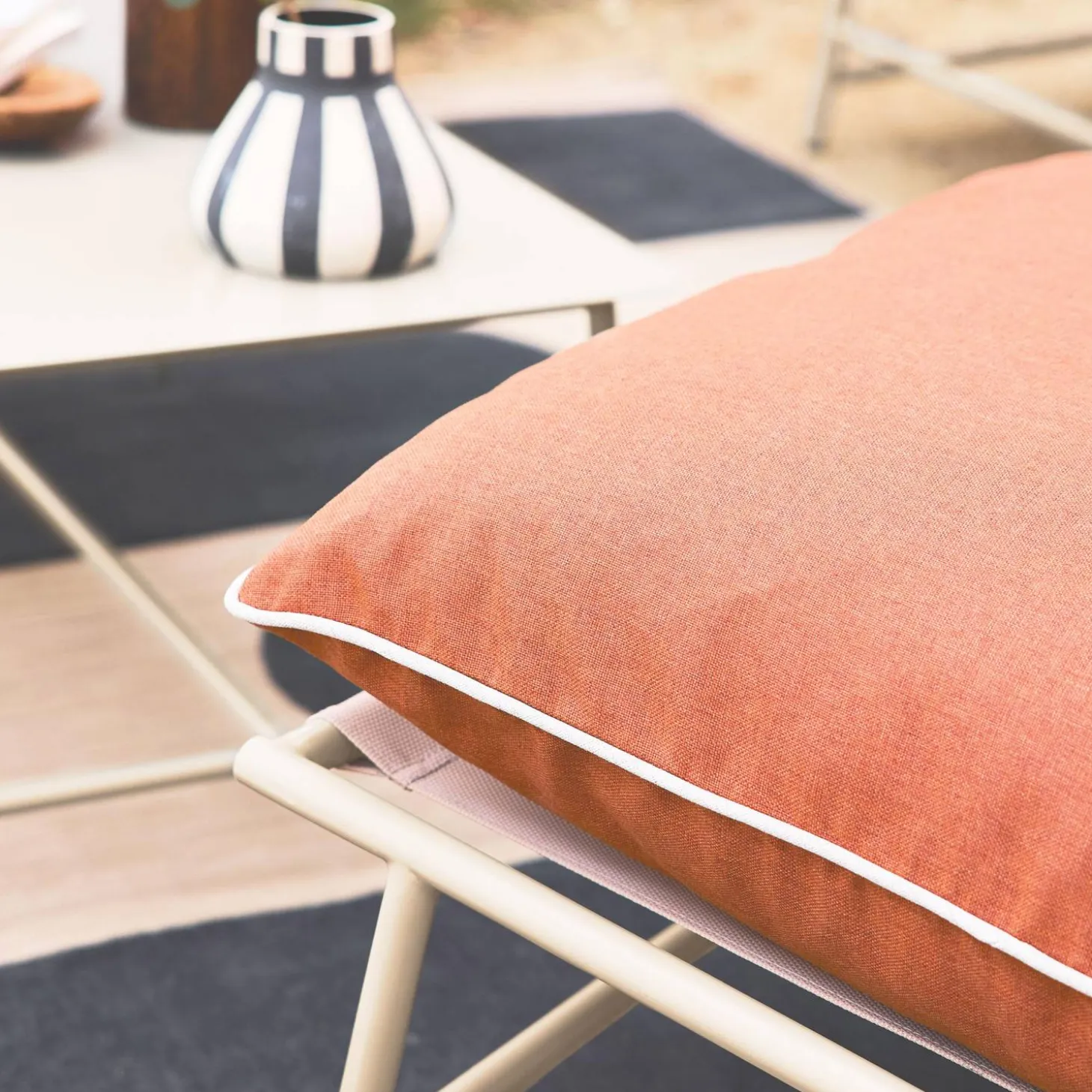 Tuinset van staal en textileen voor 4 personen