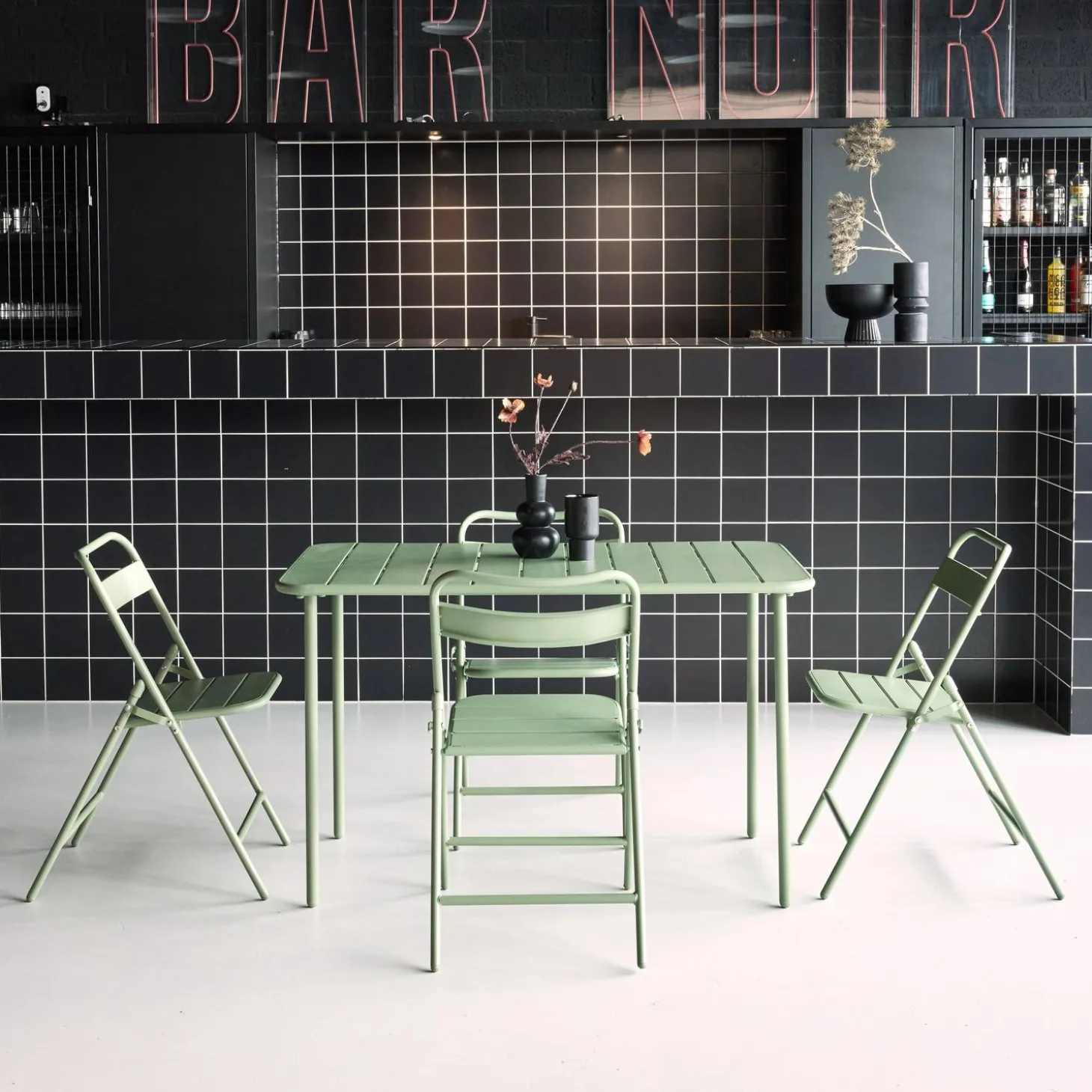 Tuintafel + 4 opklapbare stoelen metaal