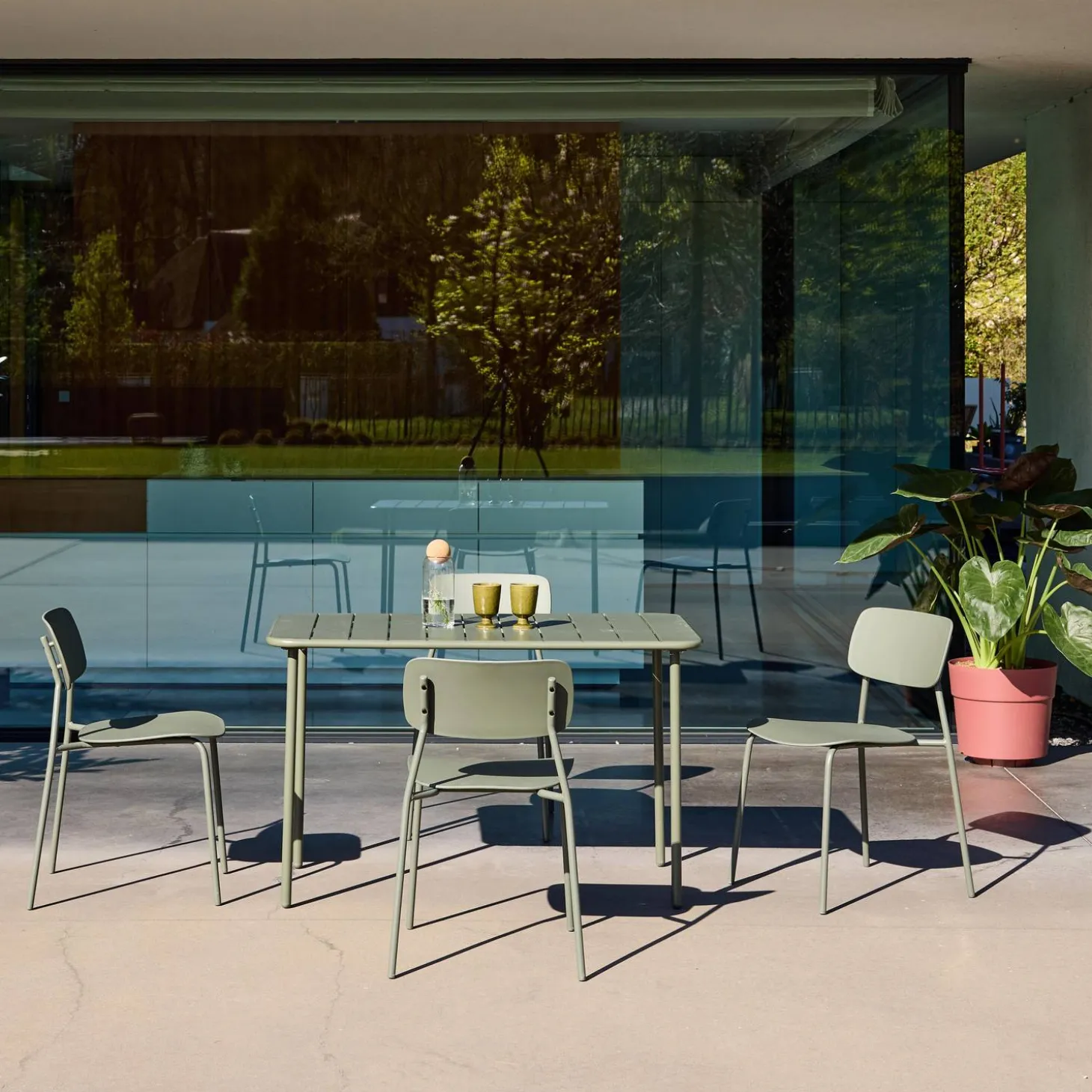 Tuintafel + 4 stoelen metaal