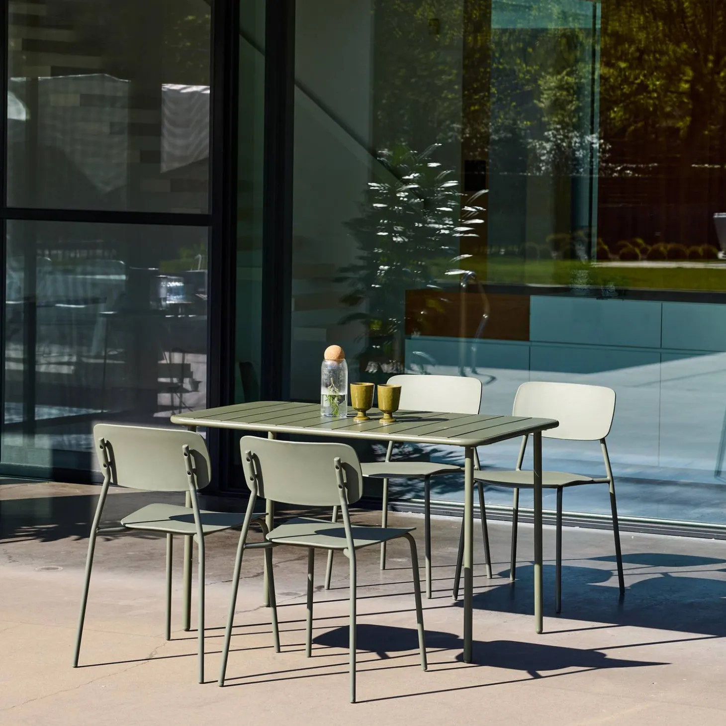 Tuintafel + 4 stoelen metaal