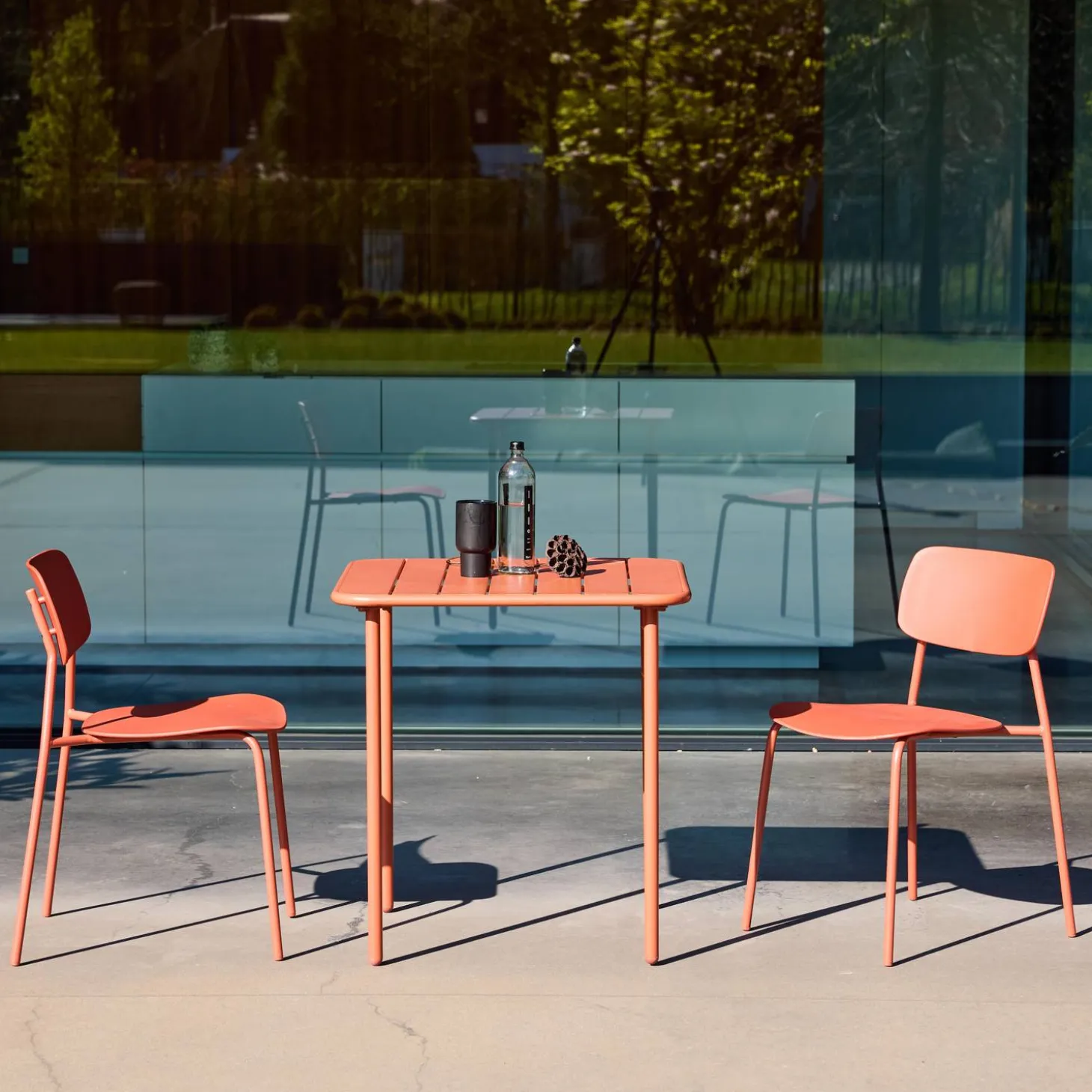 Tuintafel + 2 stoelen metaal