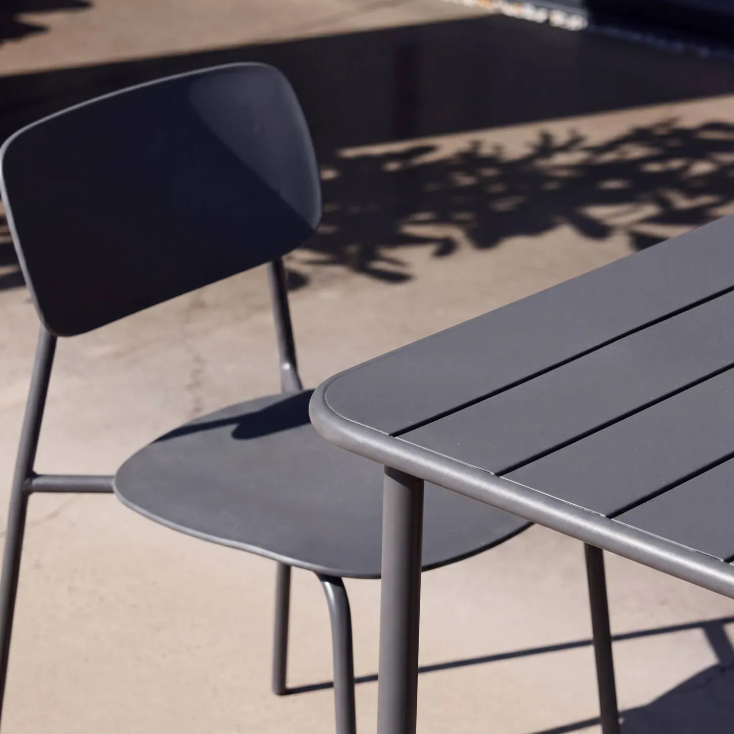 Tuintafel + 2 stoelen metaal