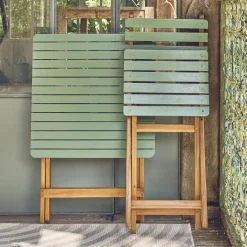Tuintafel van hout met 2 opklapbare stoelen