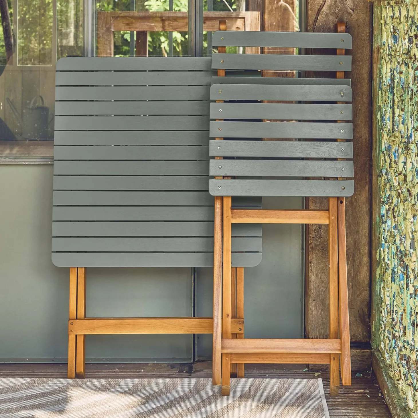 Tuintafel van hout met 2 opklapbare stoelen