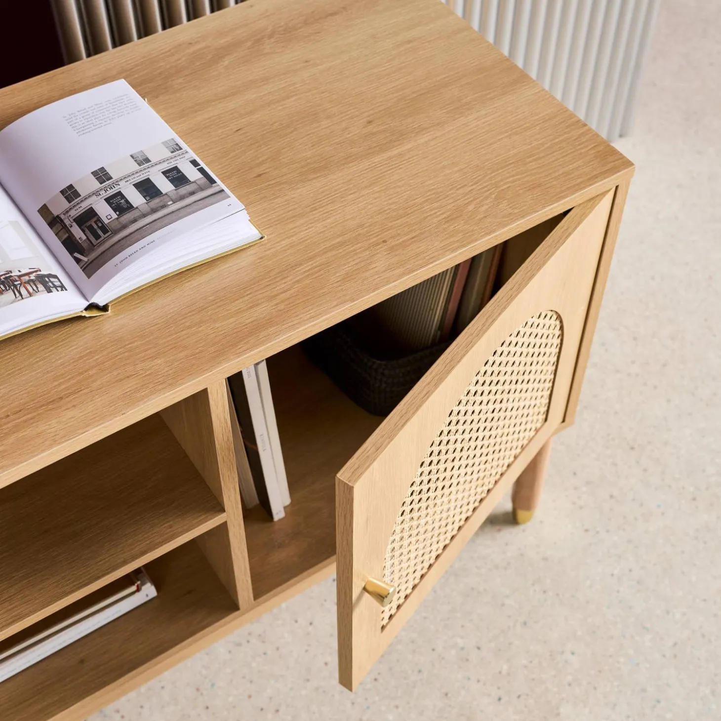 Tv-meubel met houteffect en vlechtwerk 2 deuren 140cm