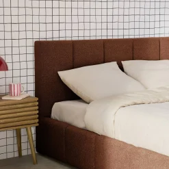 Tweepersoonsbed 160x200cm met opbergbox lattenbodem en hoofdbord in getextureerde bouclé