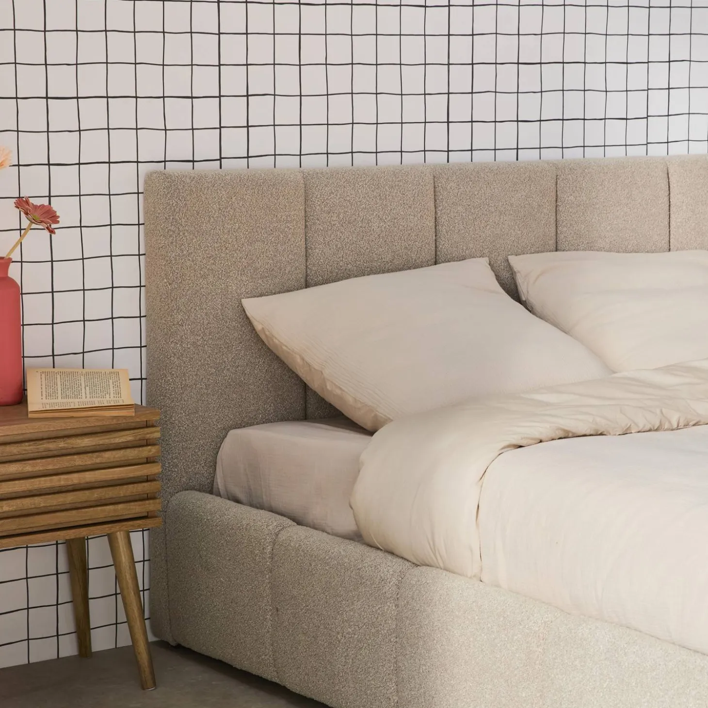 Tweepersoonsbed 160x200cm met opbergbox lattenbodem en hoofdbord in getextureerde bouclé