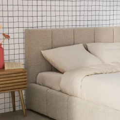 Tweepersoonsbed 140x190cm met opbergbox lattenbodem en hoofdbord in getextureerde bouclé