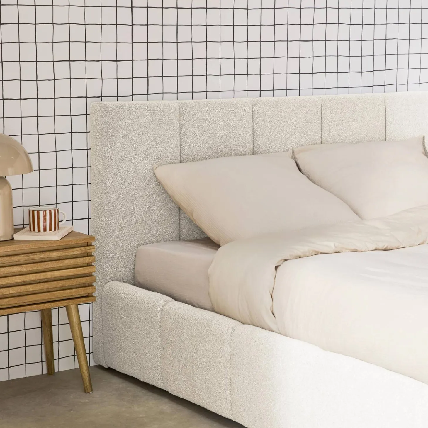 Tweepersoonsbed 160x200cm met opbergbox lattenbodem en hoofdbord in getextureerde bouclé