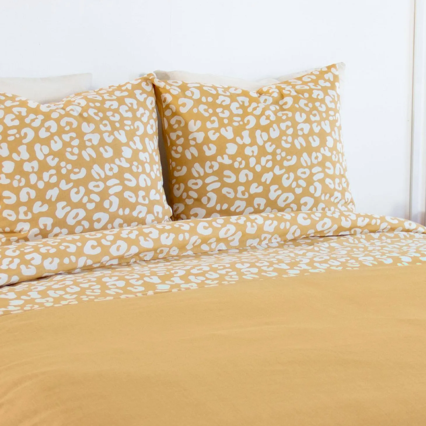 Tweepersoons dekbedset met gele luipaardprint omkeerbaar