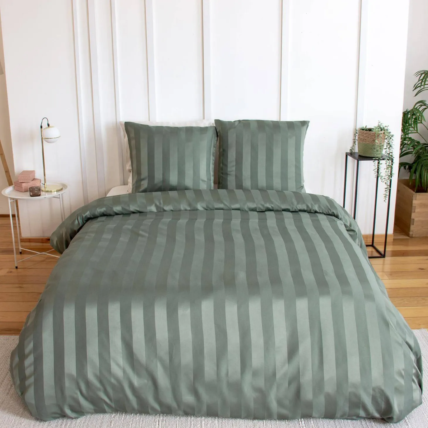 Tweepersoons polyester satijn-effect beddengoed met fijne strepen groen