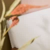 Tweezits bankje en fauteuil met walnootkleurig hout en bouclé zitting