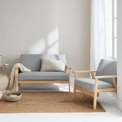 Tweezits bankje en fauteuil van hout met stoffen zitting