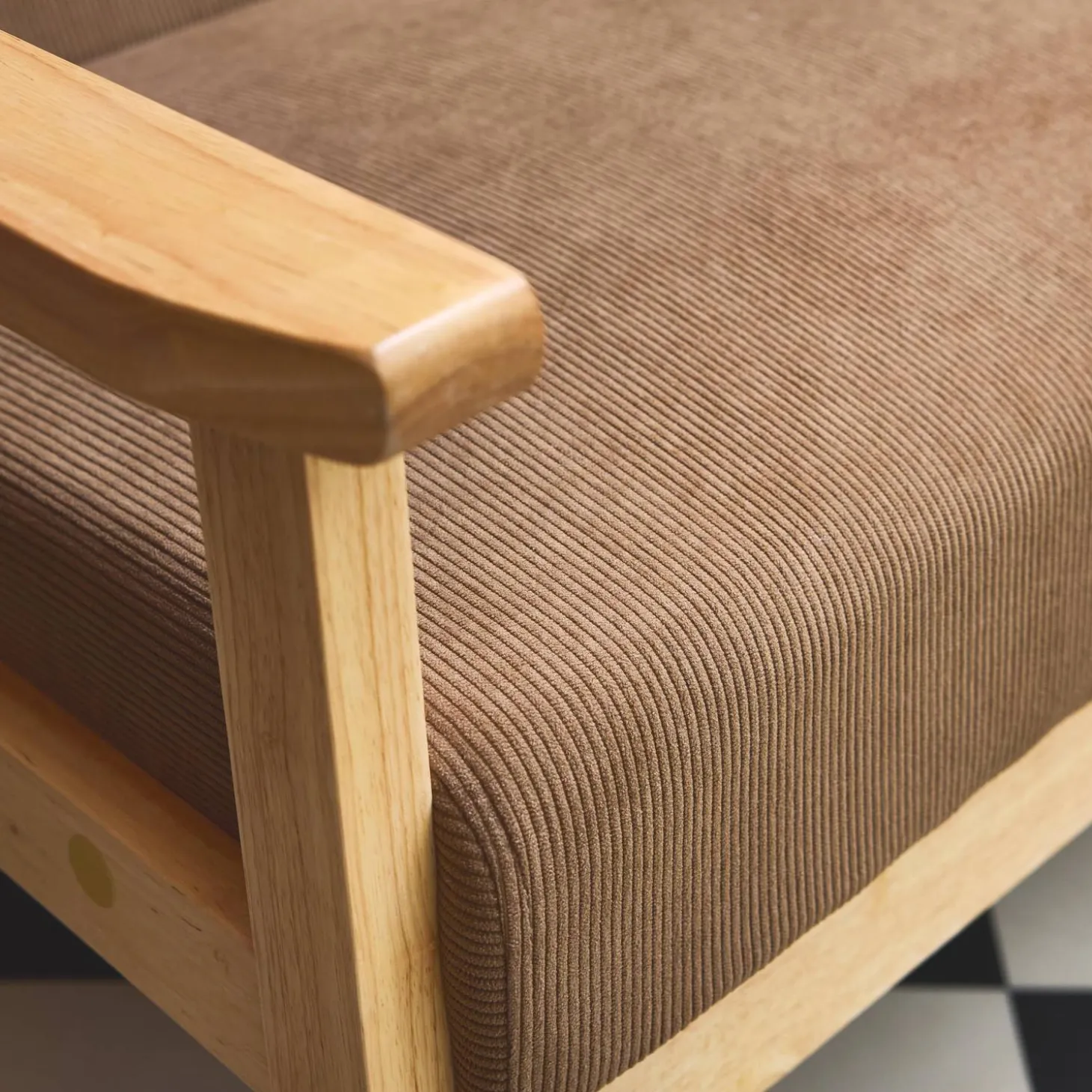 Tweezits bankje en fauteuil van hout met corduroy zitting