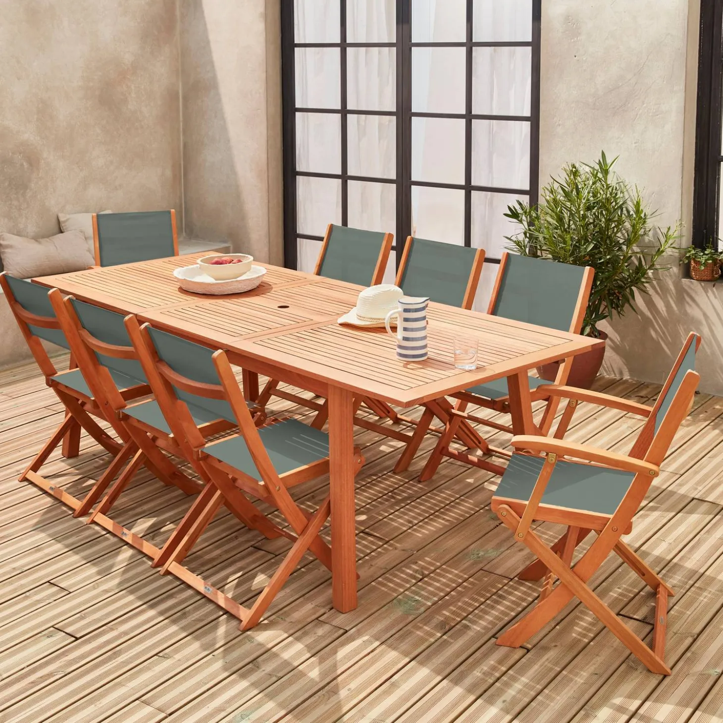 Uitschuifbare houten tuintafel met 8 stoelen