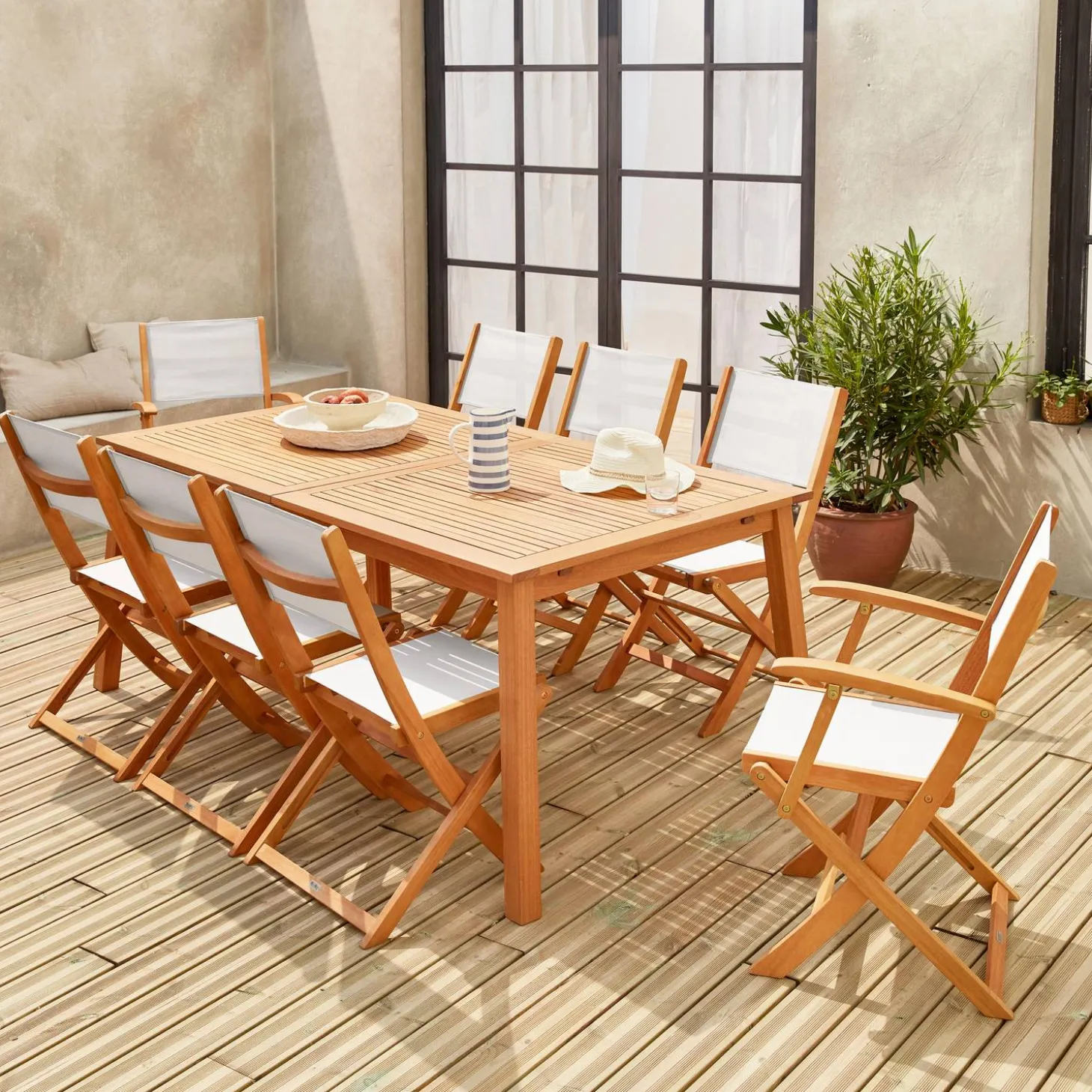 Uitschuifbare houten tuintafel met 8 stoelen