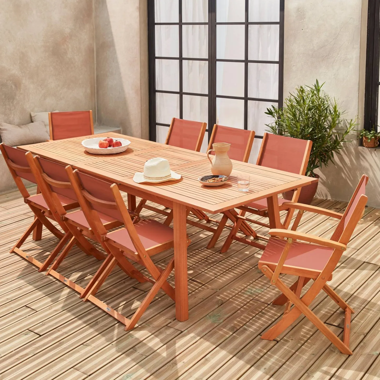 Uitschuifbare houten tuintafel met 8 stoelen