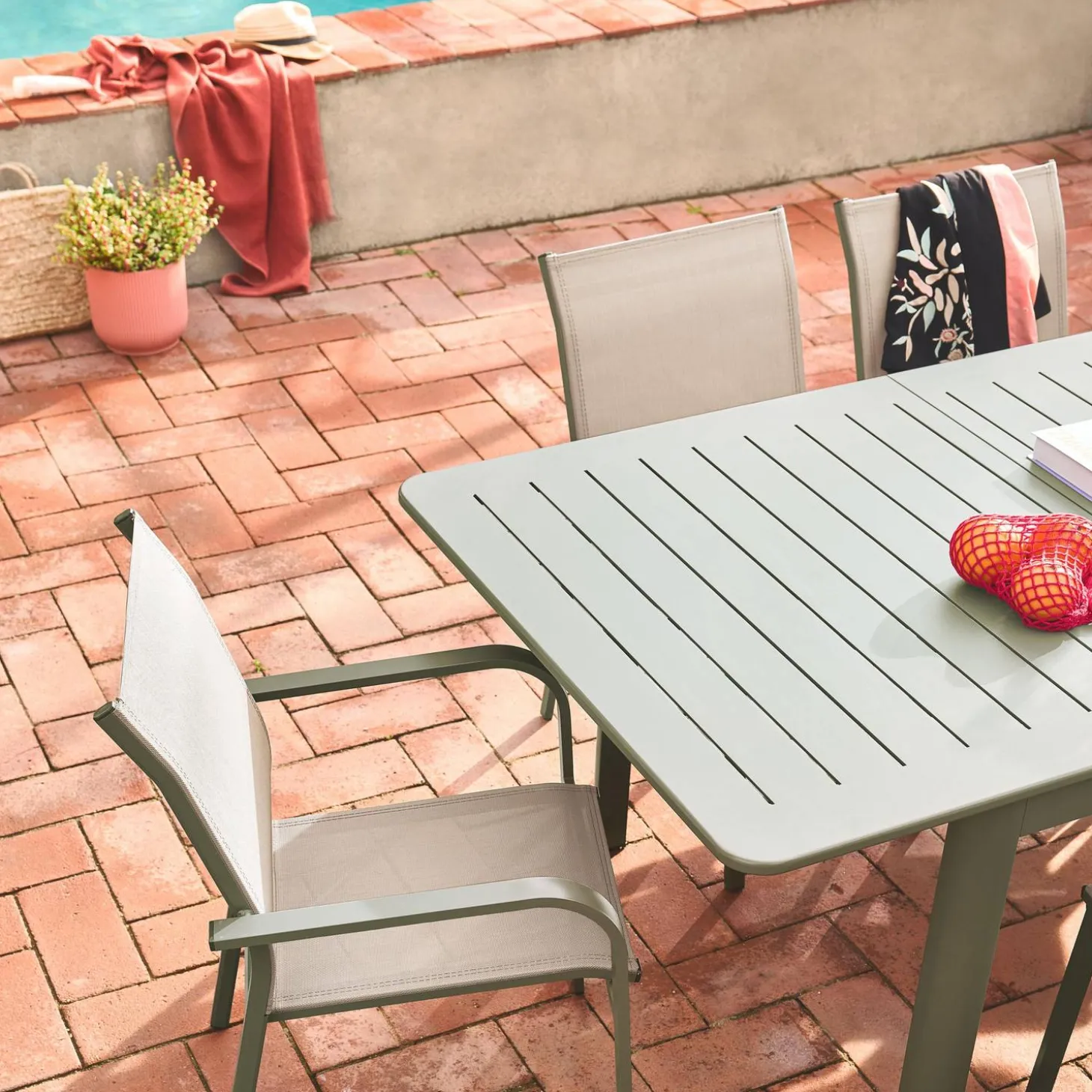 Uitschuifbare tuintafel van aluminium en textileen, 8 stoelen