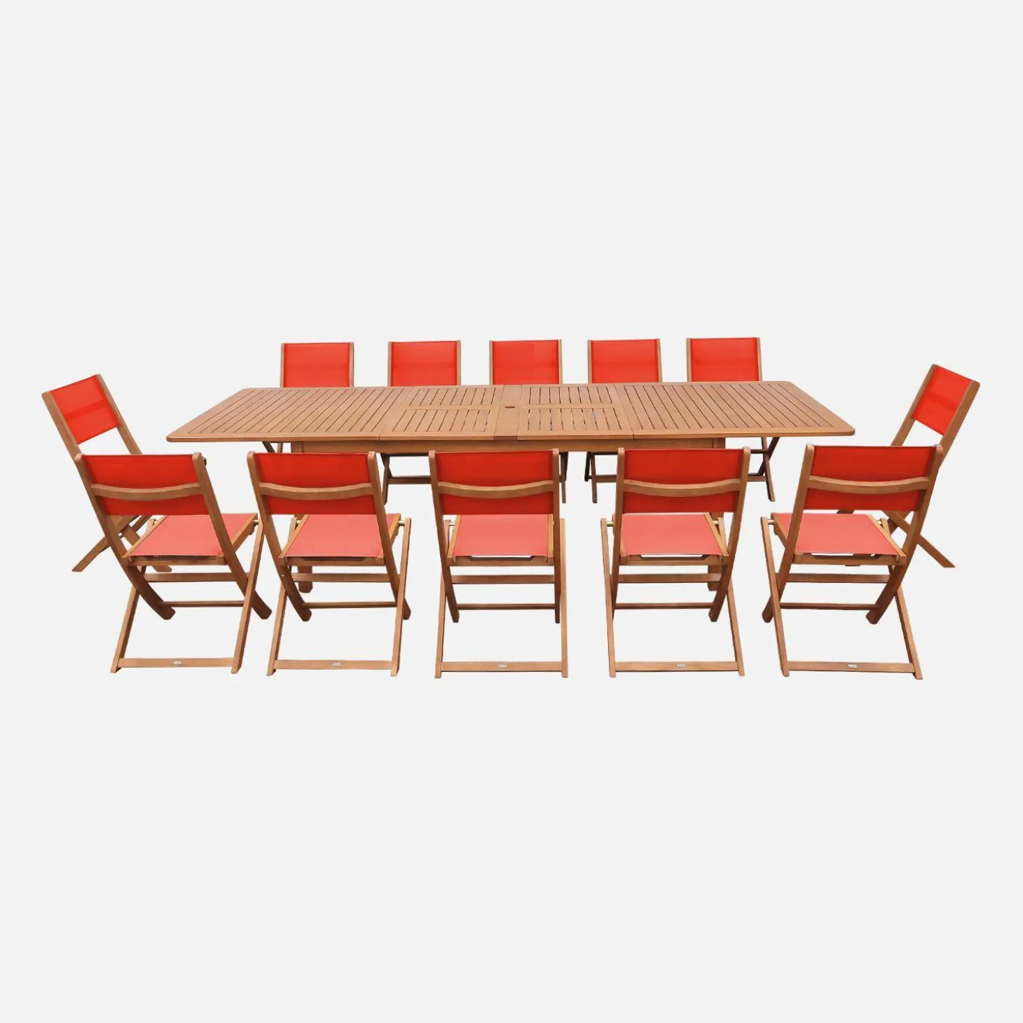Uitschuifbare tuintafel van hout met 12 stoelen