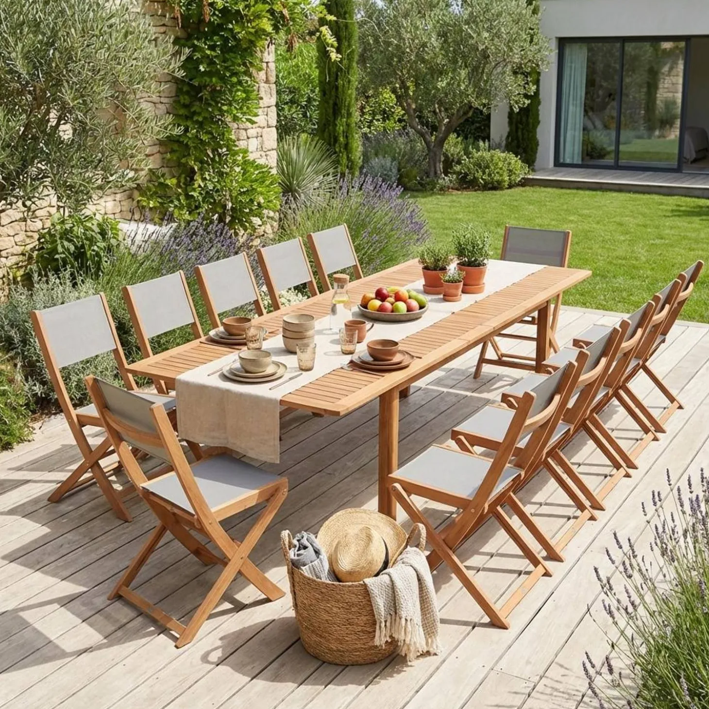 Uitschuifbare tuintafel van hout met 12 stoelen