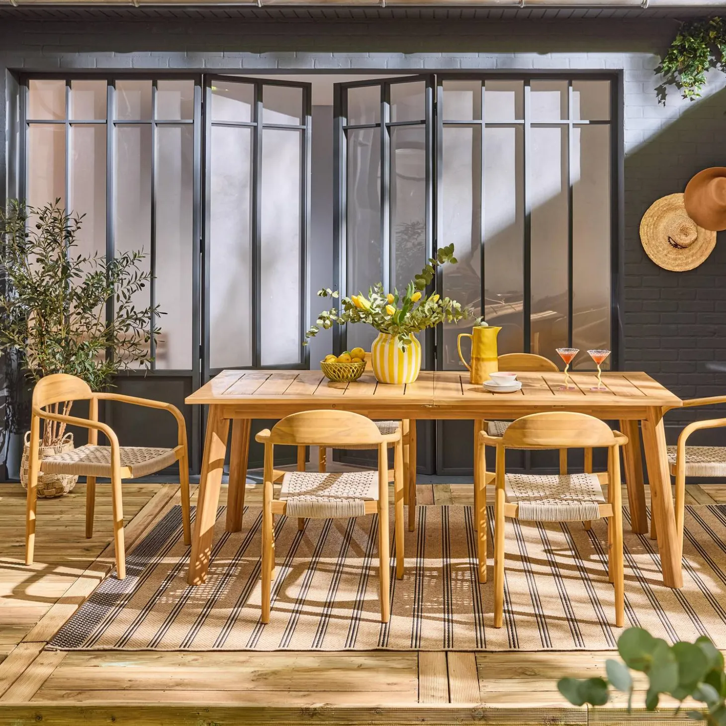 Uitschuifbare tuintafel van acaciahout met 6 stoelen