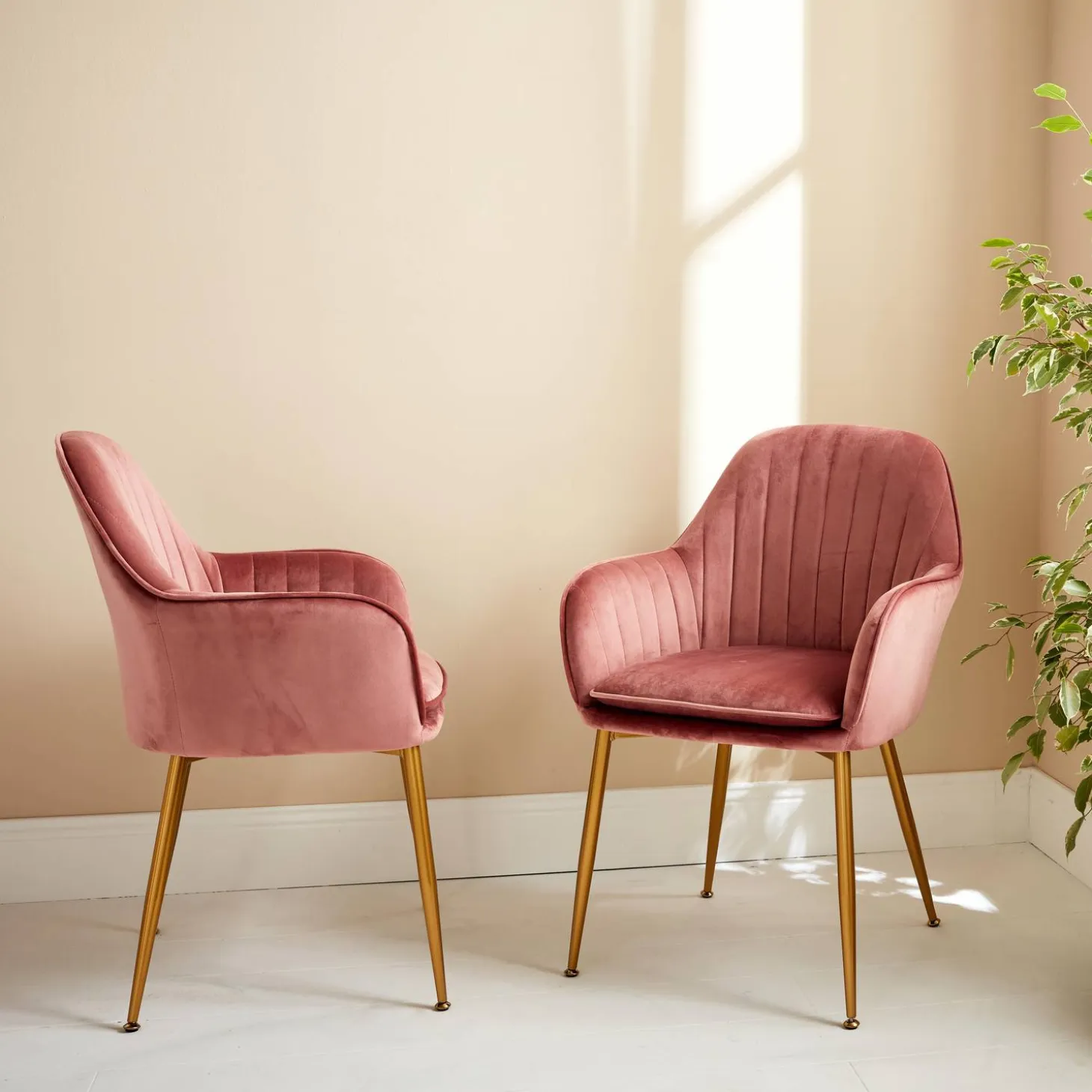 Velours fauteuil met metalen poten (set van 2)