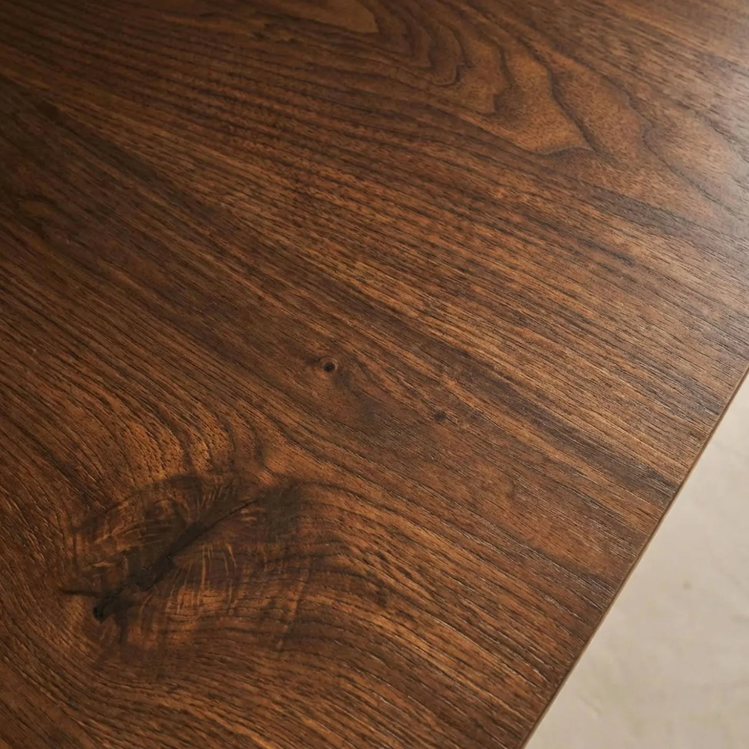 Vierkante eettafel met houteffect en zwarte metalen poten voor 4 personen