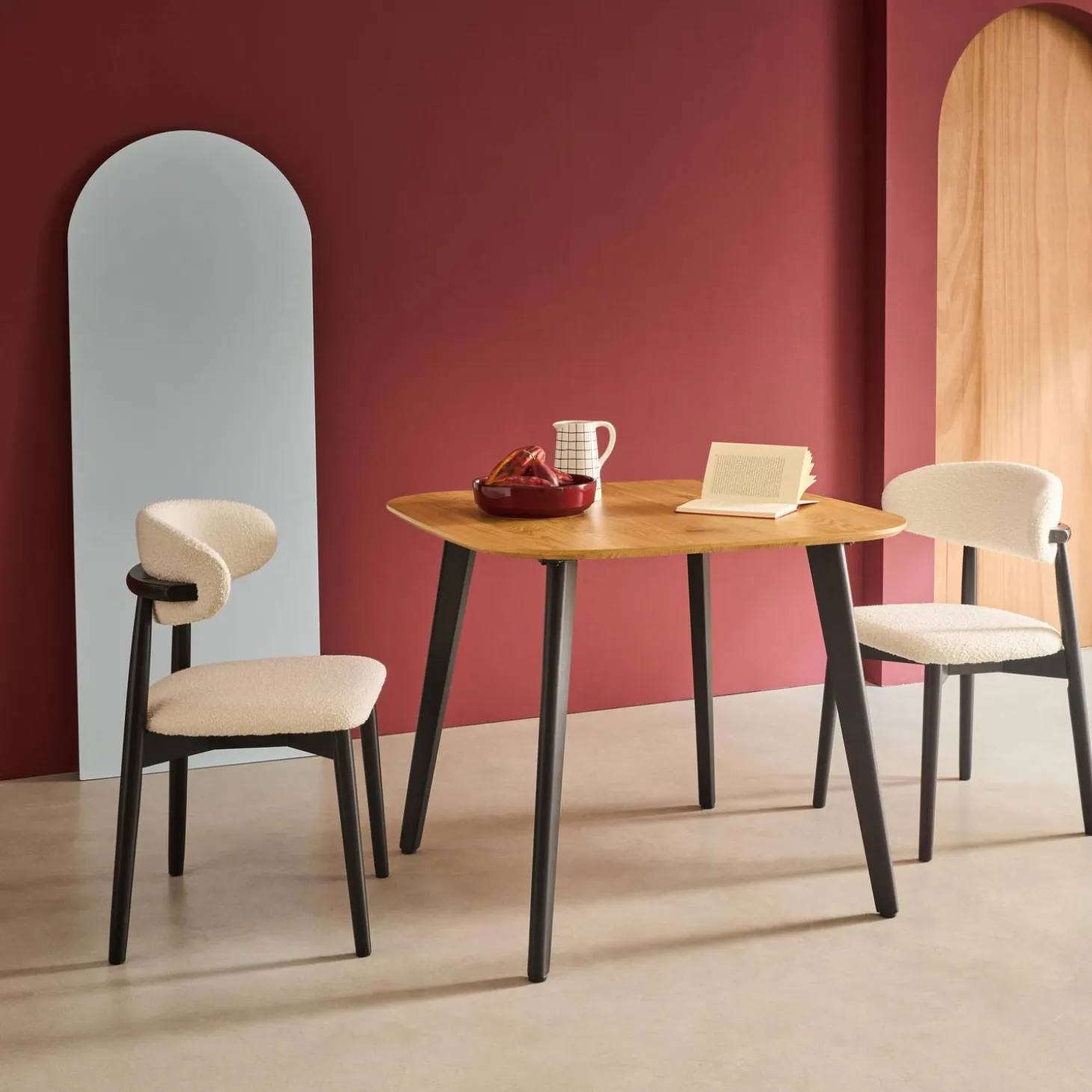 Vierkante eettafel met houteffect en zwarte metalen poten voor 4 personen