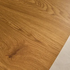 Vierkante eettafel met houteffect en zwarte metalen poten voor 4 personen