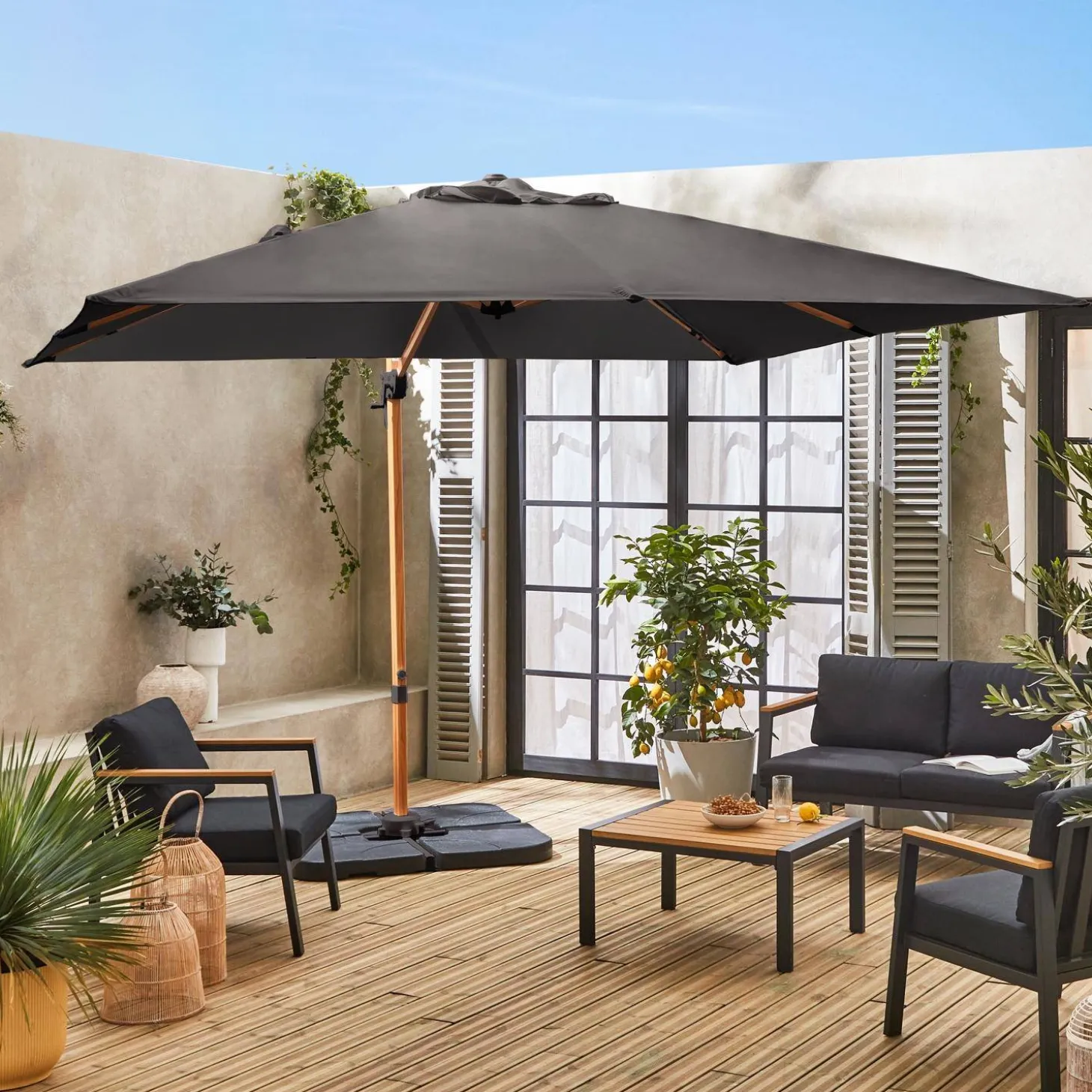 Vierkante offset parasol 3x3m, paal met houteffect