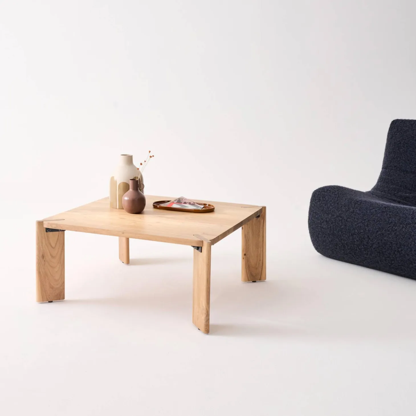 Vierkante salontafel in massief hout 80cm