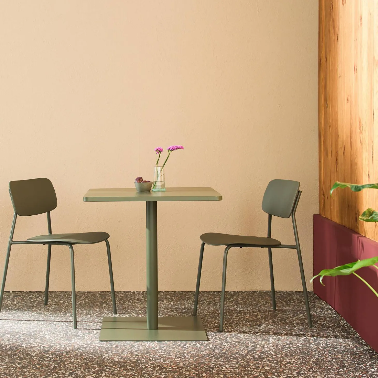 Vierkante tuintafel + 2 stoelen staal