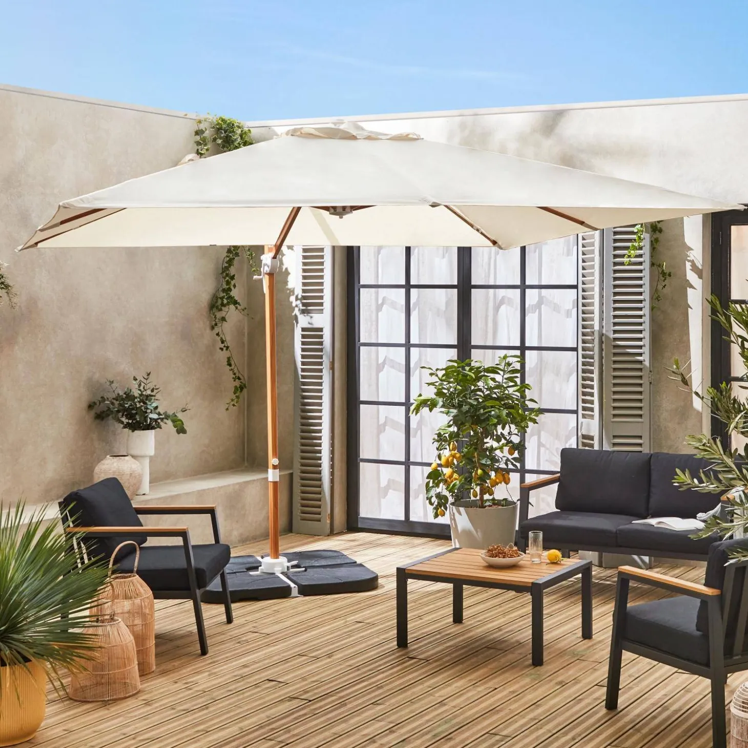 Vierkante zweefparasol 3x3m + set van 4 verzwaarde tegels 50x50cm